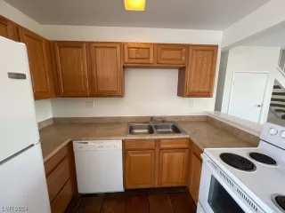 Photo #5: 2551848 Listing 