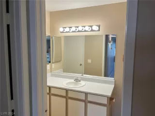 Photo #5: 2551853 Listing