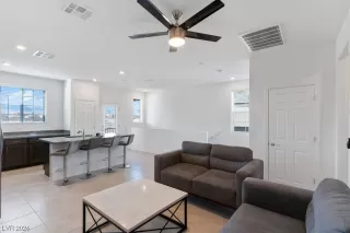 Photo #2: 2551862 Listing