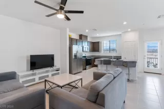 Photo #3: 2551862 Listing