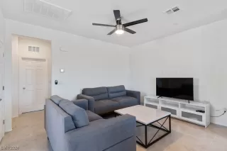 Photo #4: 2551862 Listing