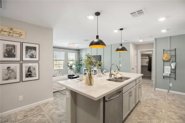 MLS: 2551873 Condo For Sale