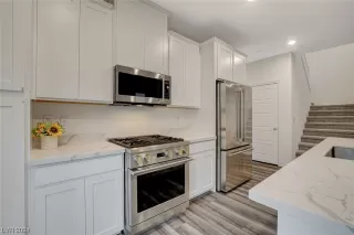 Photo #1: 2551876 Listing