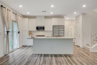 Photo #2: 2551876 Listing