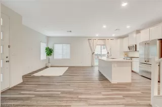 Photo #4: 2551876 Listing