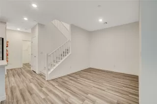 Photo #6: 2551876 Listing