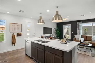 Photo #6: 2551878 Listing