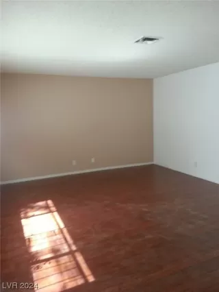 Photo #3: 2551888 Listing