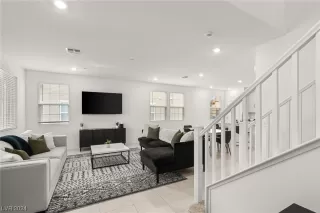 Photo #2: 2551894 Listing