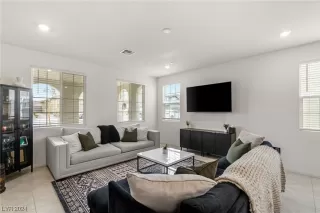 Photo #3: 2551894 Listing