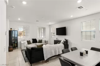 Photo #4: 2551894 Listing