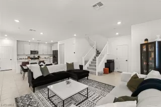 Photo #5: 2551894 Listing