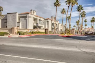 Photo #2: 2551907 Listing