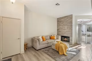 Photo #5: 2551907 Listing