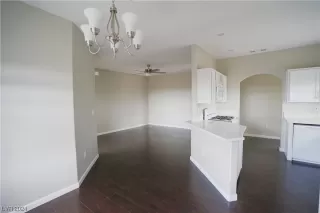 Photo #5: 2551974 Listing