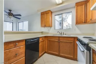 Photo #2: 2551985 Listing