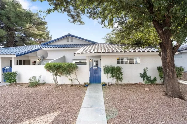 MLS: 2552054 Condo For Sale