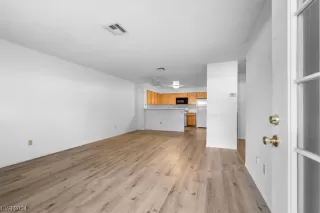 Photo #4: 2552054 Listing