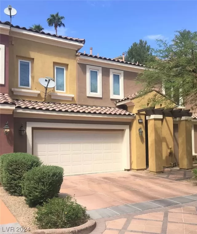 MLS: 2552076 Condo For Sale