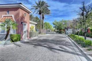 Photo #1: 2552095 Listing