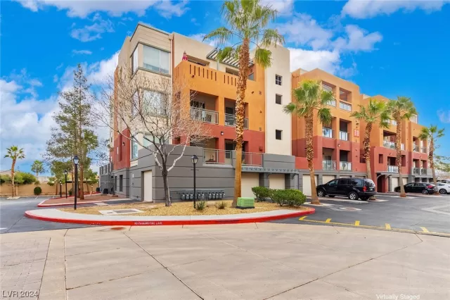 MLS: 2552152 Condo For Sale