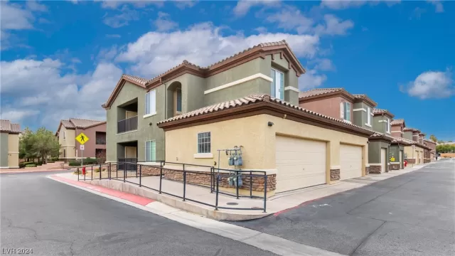 MLS: 2552210 Condo For Sale