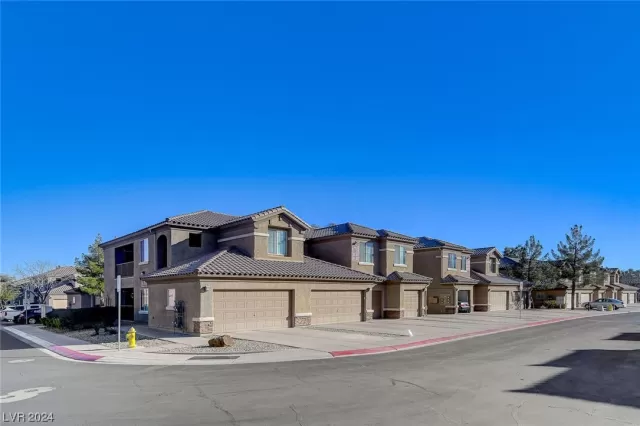 MLS: 2552260 Condo For Sale