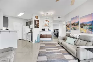 Photo #4: 2552316 Listing