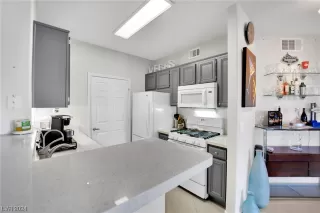 Photo #6: 2552316 Listing