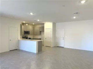 Photo #2: 2552406 Listing 