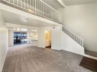 Photo #2: 2552413 Listing