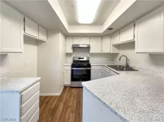 Photo #5: 2552413 Listing