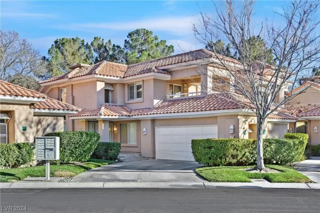 MLS: 2552516 Condo For Sale