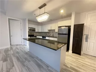 Photo #5: 2552561 Listing 