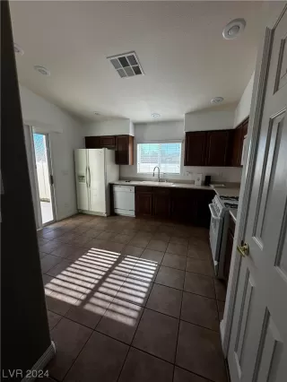 Photo #2: 2552573 Listing 