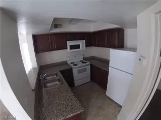 Photo #4: 2552583 Listing 