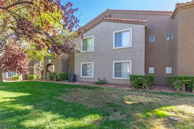 MLS: 2552589 Condo For Sale