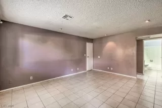 Photo #6: 2552603 Listing