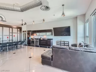 Photo #3: 2552607 Listing