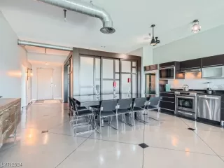 Photo #4: 2552607 Listing