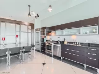 Photo #5: 2552607 Listing