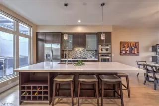 Photo #6: 2552631 Listing