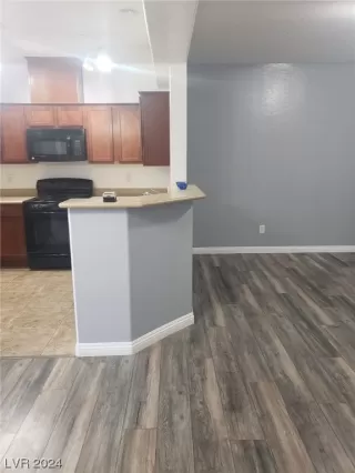 Photo #3: 2552650 Listing