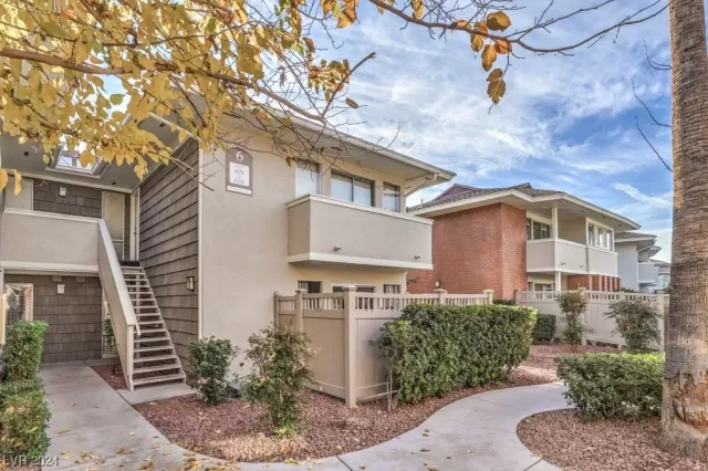 MLS: 2552667 Condo For Sale
