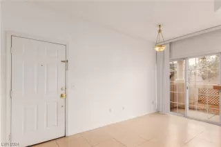 Photo #4: 2552676 Listing