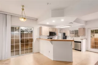 Photo #5: 2552676 Listing