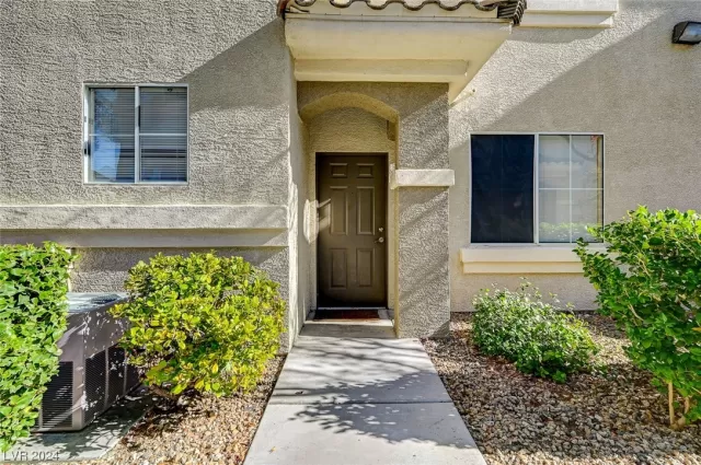 MLS: 2552722 Condo For Sale