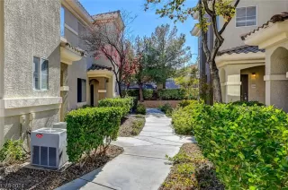 Photo #1: 2552722 Listing