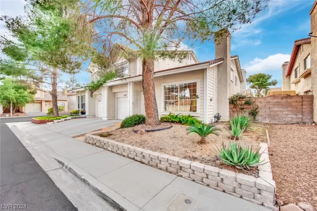 MLS: 2552757 Condo For Sale