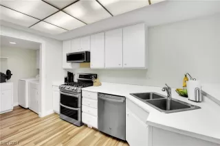 Photo #3: 2552757 Listing